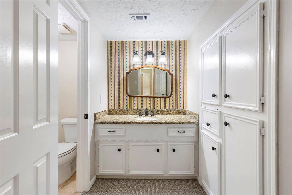 Upstairs bath 2
