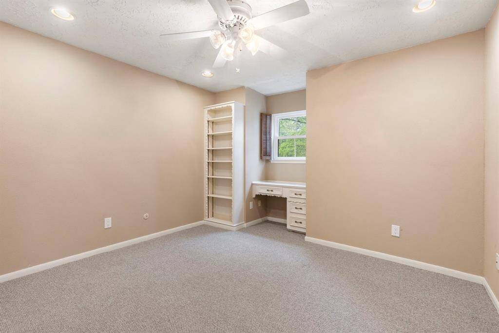Upstairs Bed 4 with built in bookshelf