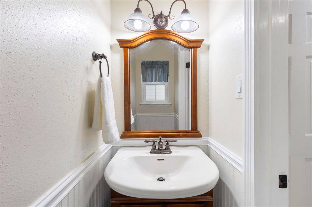 Half bath downstairs off of utility