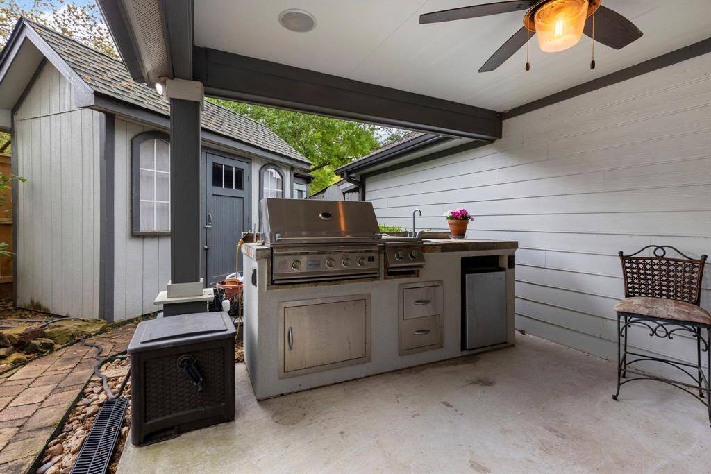 Outdoor kitchen