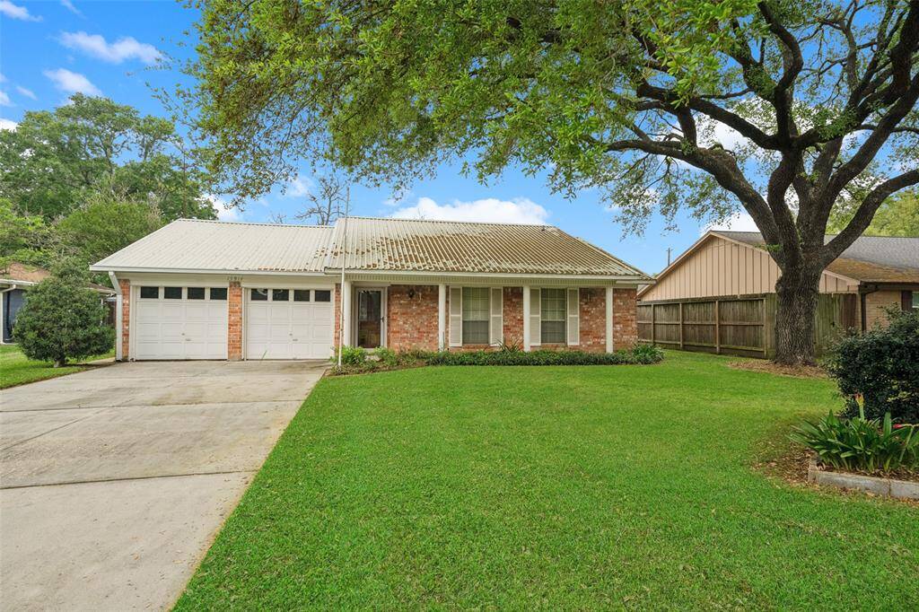 4/2/2 home on a large lot with beautiful trees