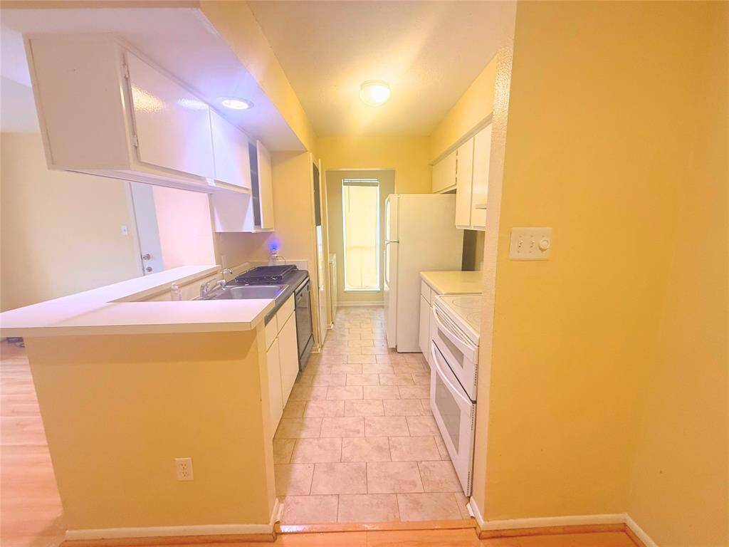 This quaint, cozy kitchen is the perfect canvas for you to add your own personal touch and style.