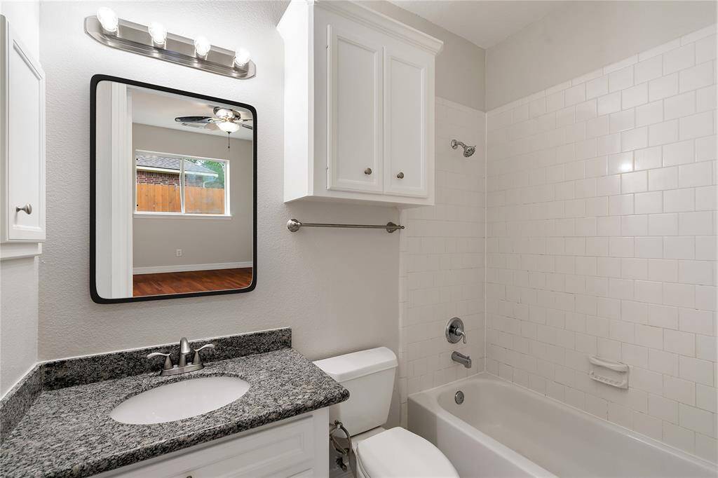 2nd bathroom with virtual mirror