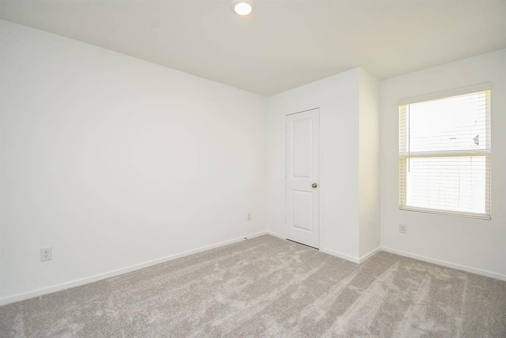 This middle bedroom makes theperfect guest room for yourfriends and family from out oftown.