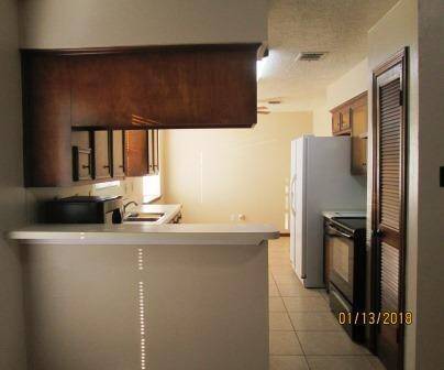 Kitchen and Breakfast Bar