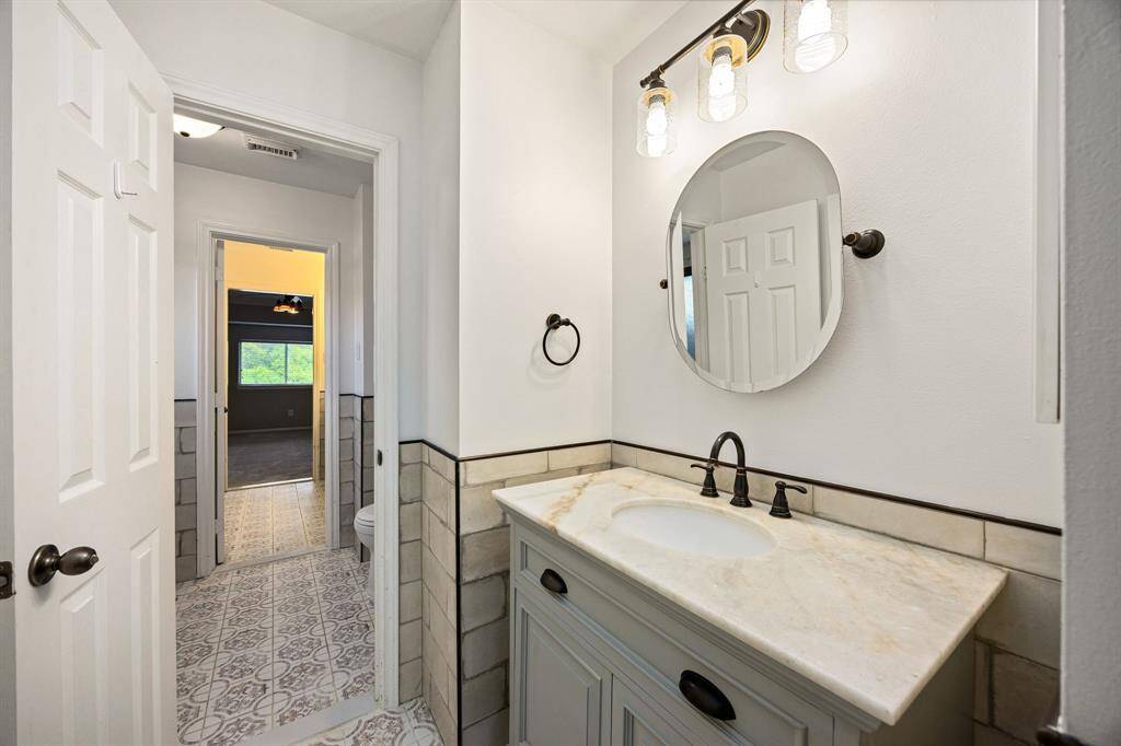 Guest Bath - Jack & Jill