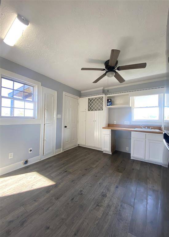 Beautiful Kitchen with all New Appliances