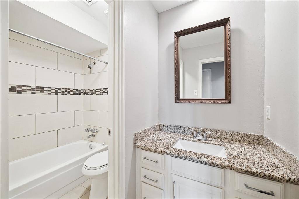 Guest bathroom next to the 2nd bedroom.