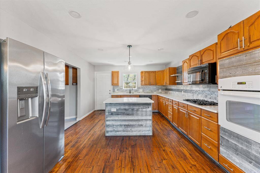 Stainless steel refrigerator included!