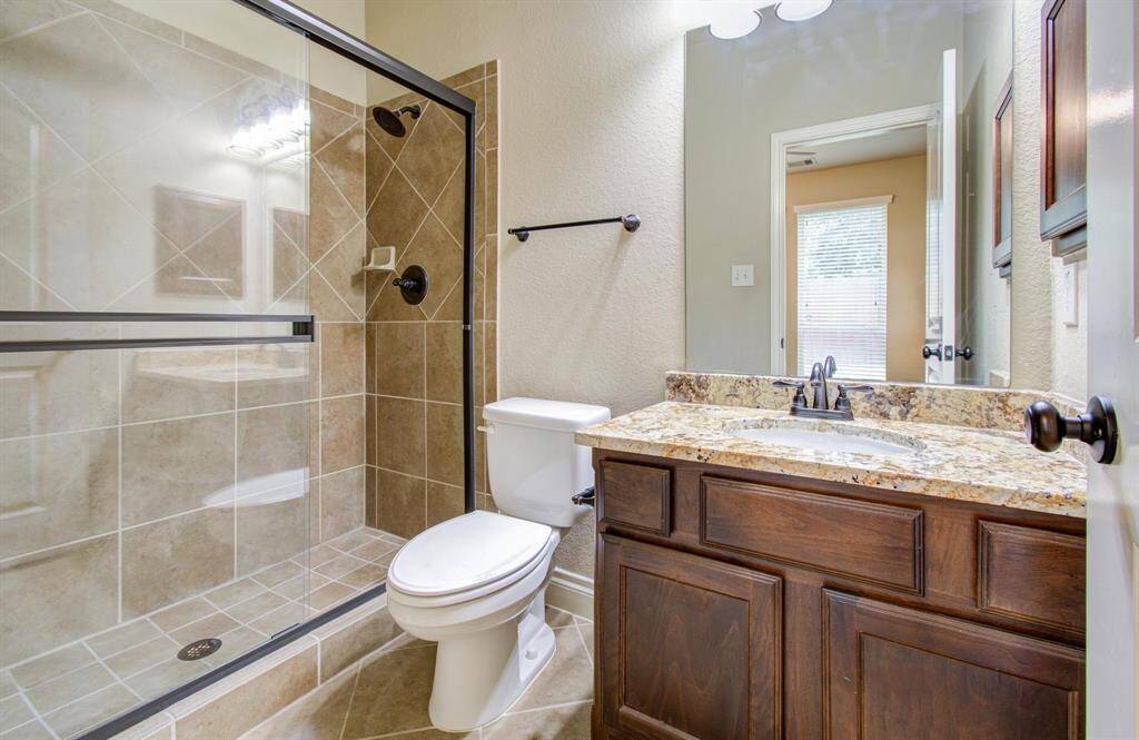 Full Bathroom 1