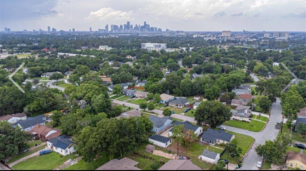 Macgregor Park Estates minutes from downtown Houston and more.