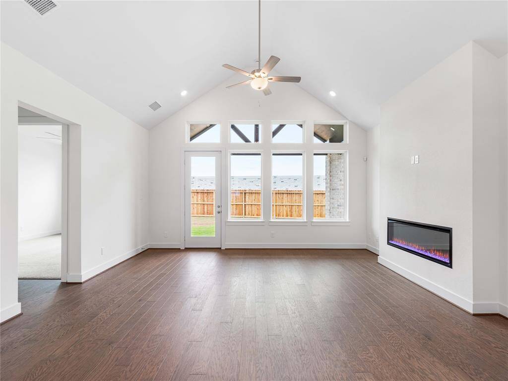 Pecan_Villa_Lavaca_Traditional_18_Living Room_01
