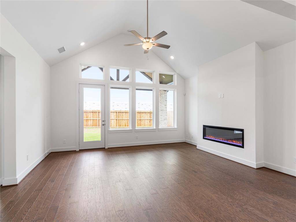 Pecan_Villa_Lavaca_Traditional_18_Living Room_02