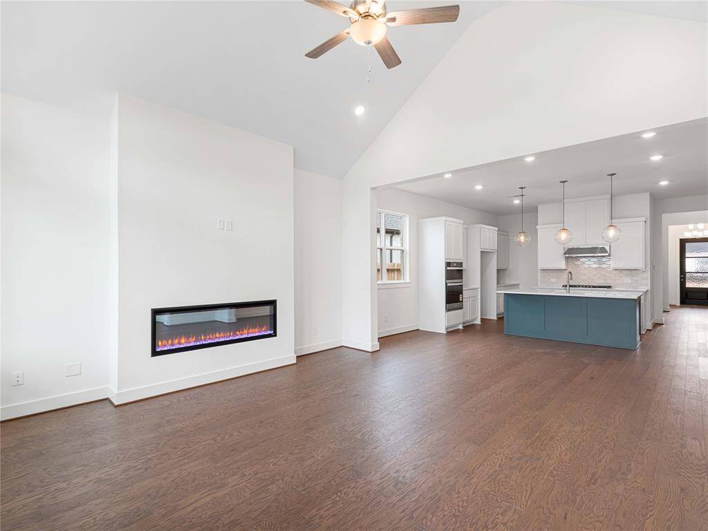 Pecan_Villa_Lavaca_Traditional_18_Living Room_03