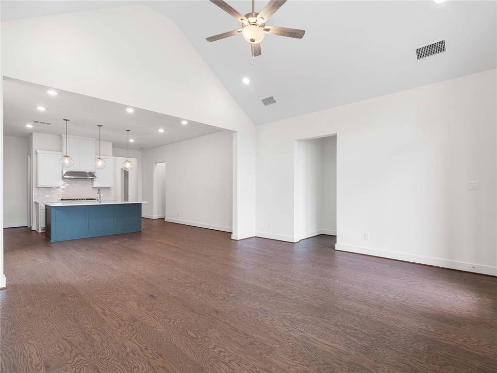 Pecan_Villa_Lavaca_Traditional_18_Living Room_04