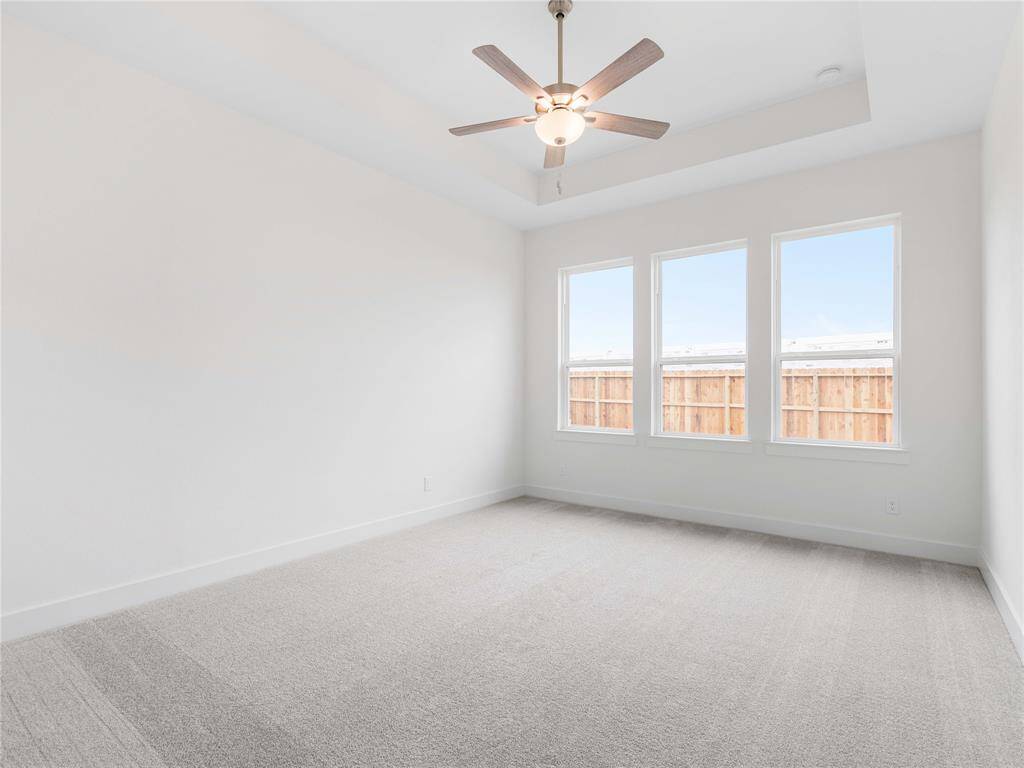 Pecan_Villa_Lavaca_Traditional_18_Master Bed_01