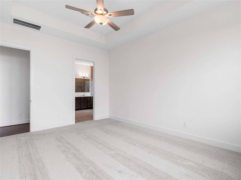 Pecan_Villa_Lavaca_Traditional_18_Master Bed_02