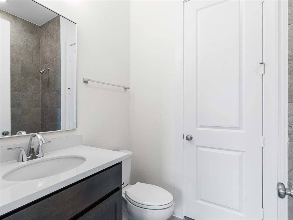Pecan_Villa_Lavaca_Traditional_18_Bathroom_01