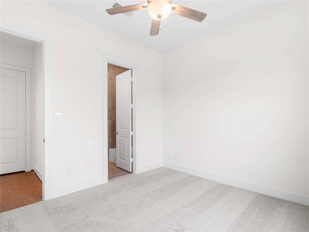 Pecan_Villa_Lavaca_Traditional_18_Bedroom_02