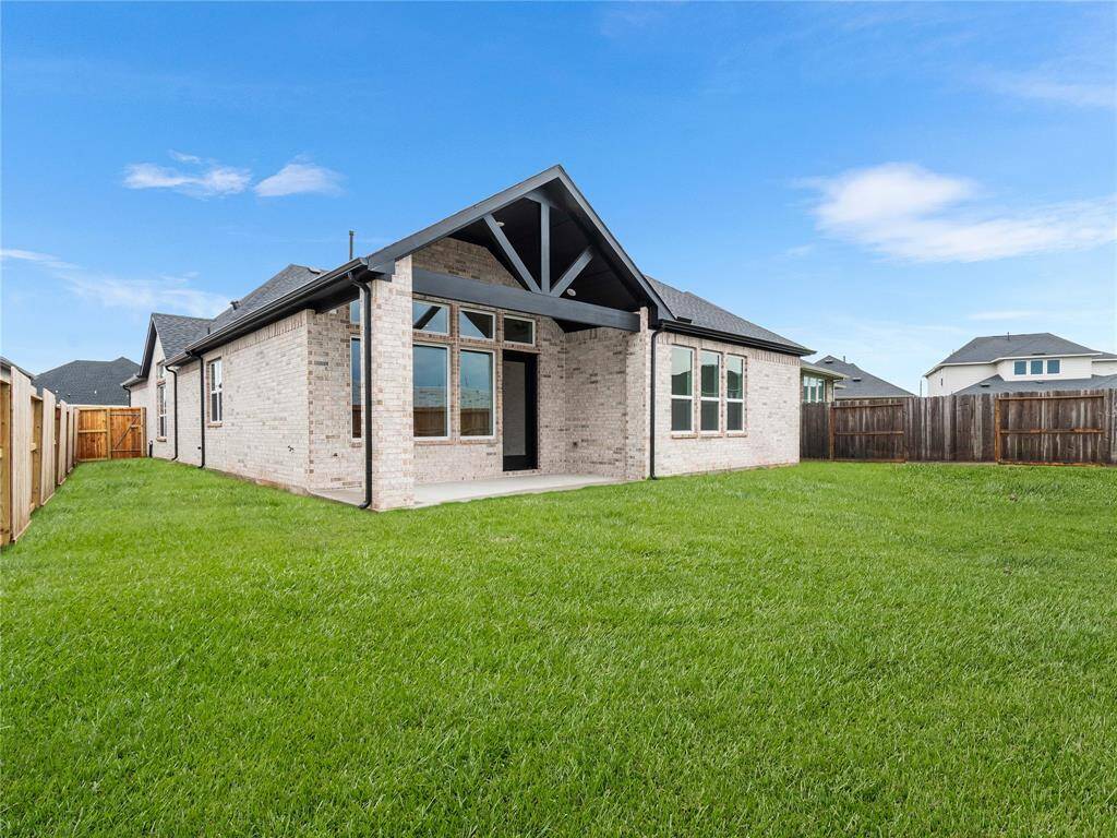 Pecan_Villa_Lavaca_Traditional_18_Exterior_02-a