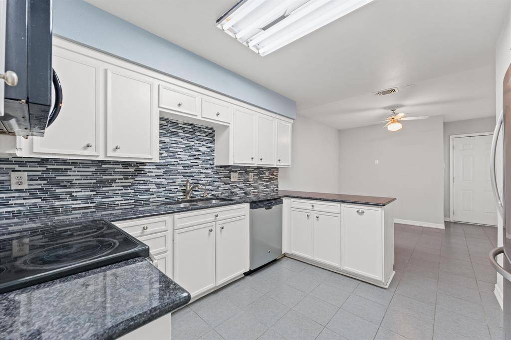 Gorgeous Kitchen to cook your favorite meal everyday,
