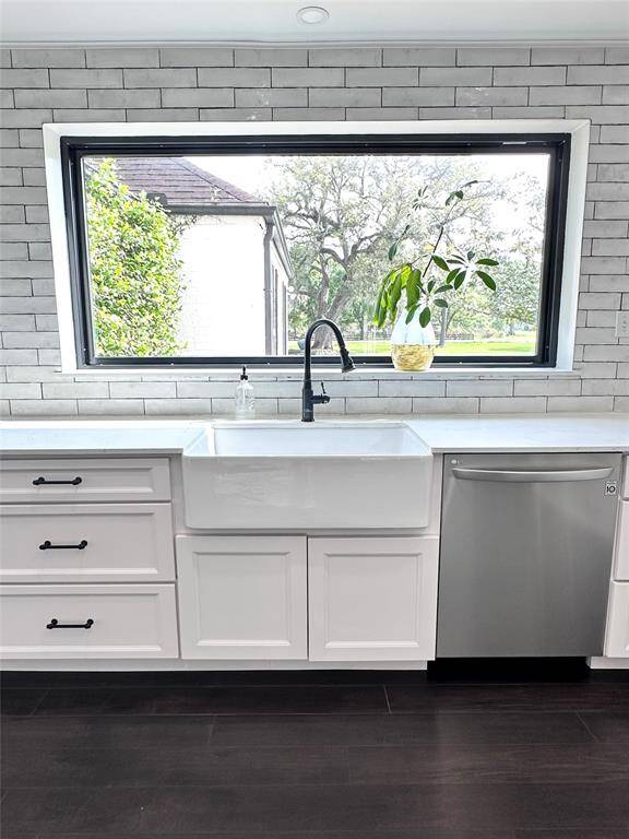This picture frame window makes doing the dishes less of a chore.