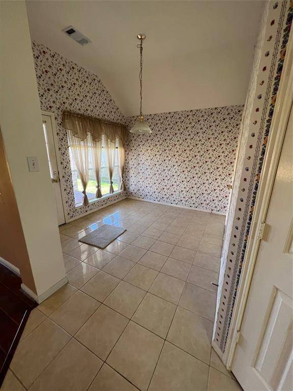 breakfast room