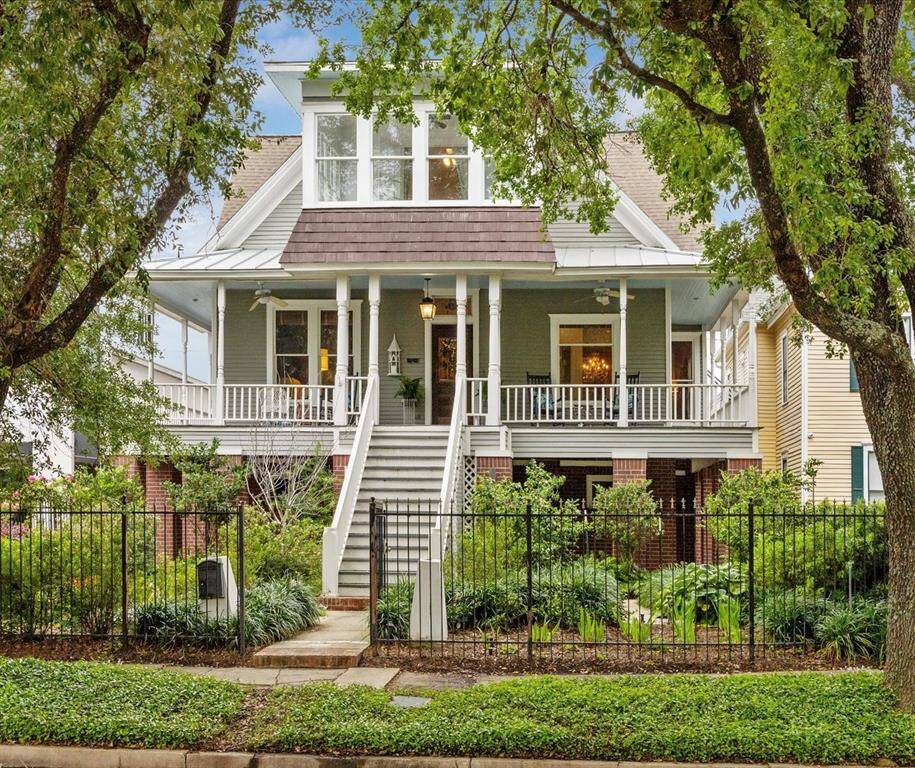 A timeless beauty on Heights Boulevard sitting high off the ground offers a great location with lots of possibilities. Could be Commercial there is parking for at least 7 cars in the back yard.