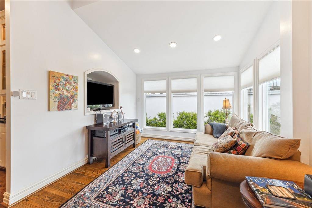 The family room is light and bright. A great placate watch TV.