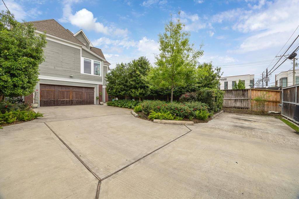 There is plenty of space for parking for at least 5 cars, plus the 2 space in the garage.