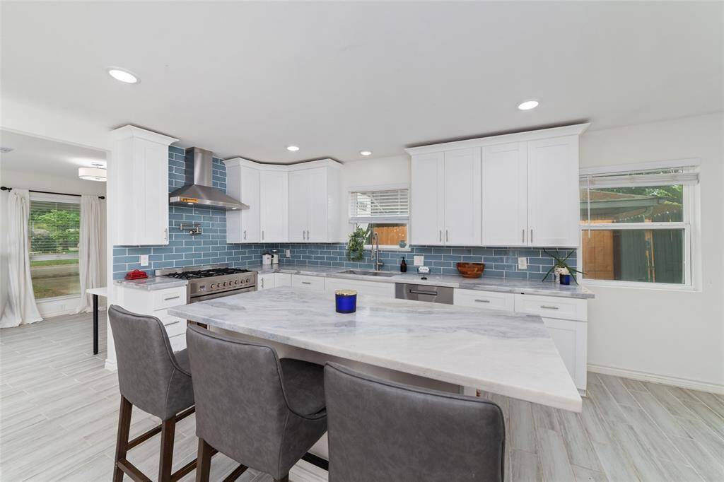 Cooking becomes a joy in this kitchen, equipped with ample workspace, high-end appliances, and modern finishes.