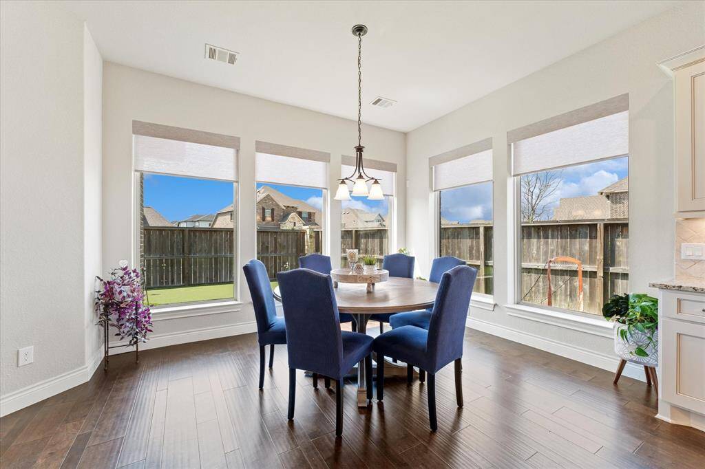 Sunny breakfast room