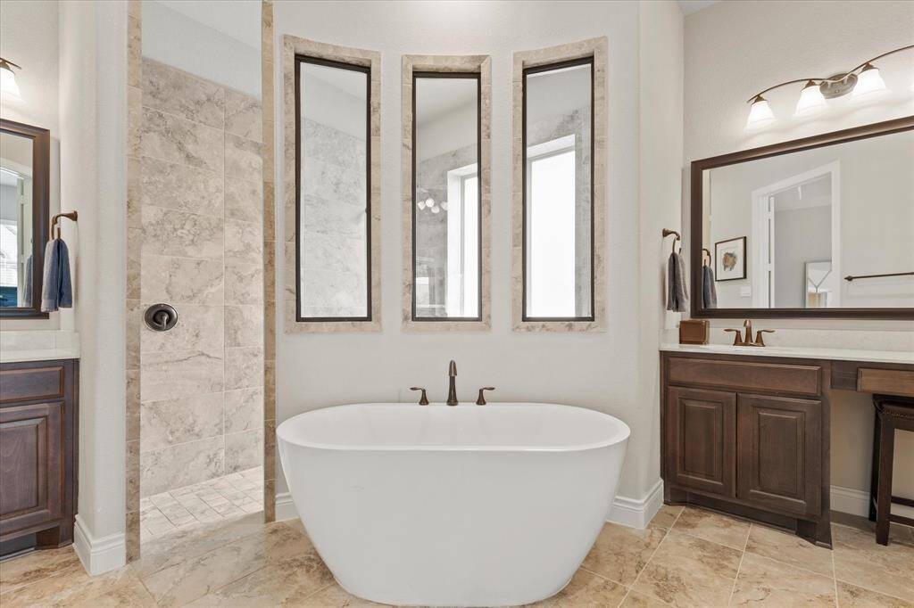 Relaxing soaking tub