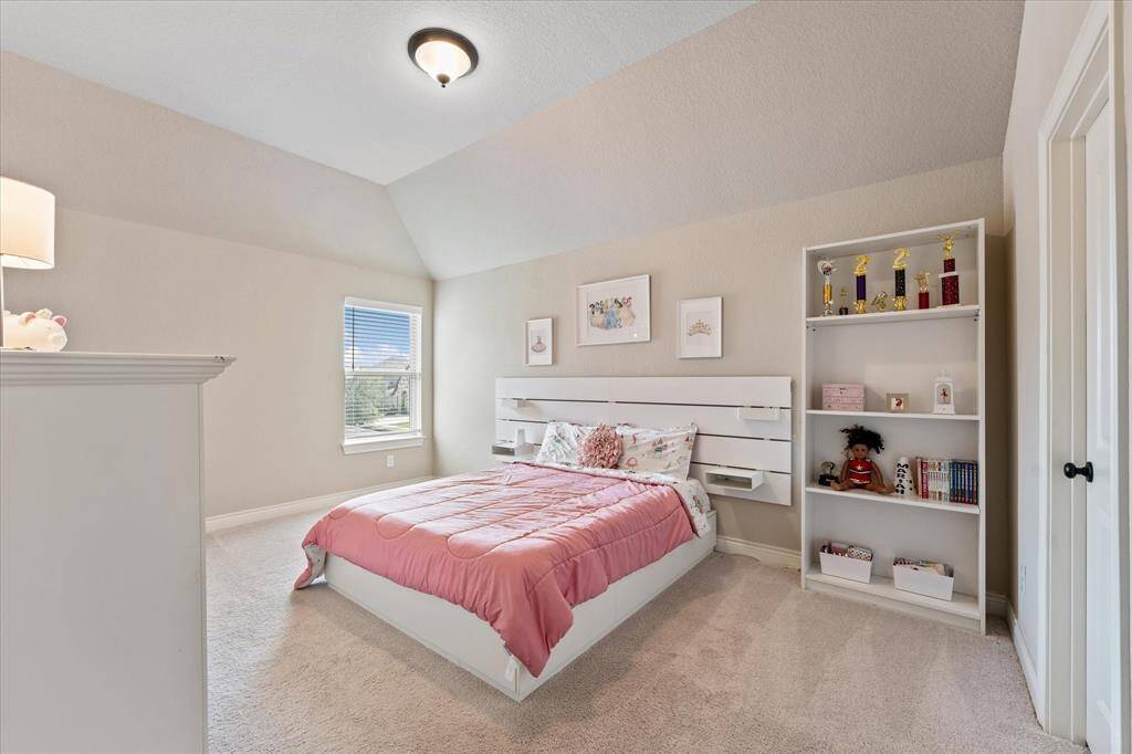Fifth bedroom