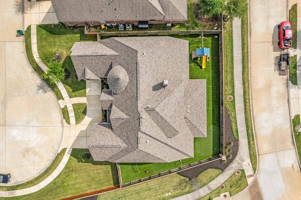 Aerial view of the home nestled on the cul-de-sac lot