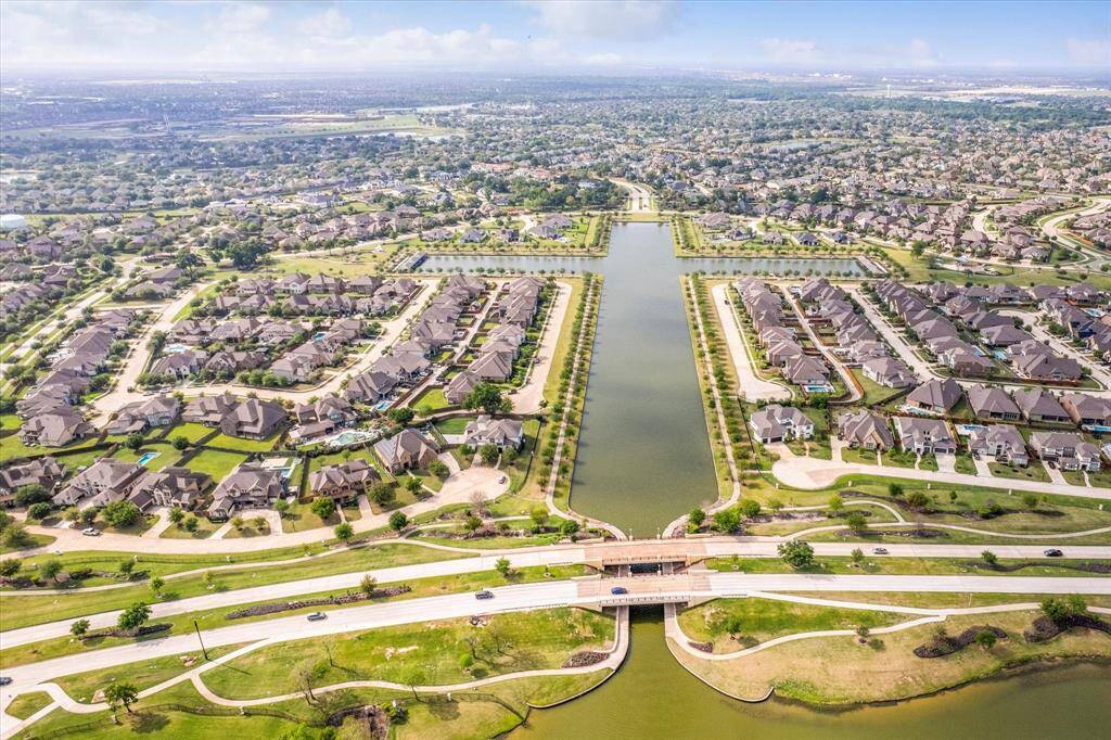 One of the many community lakes.