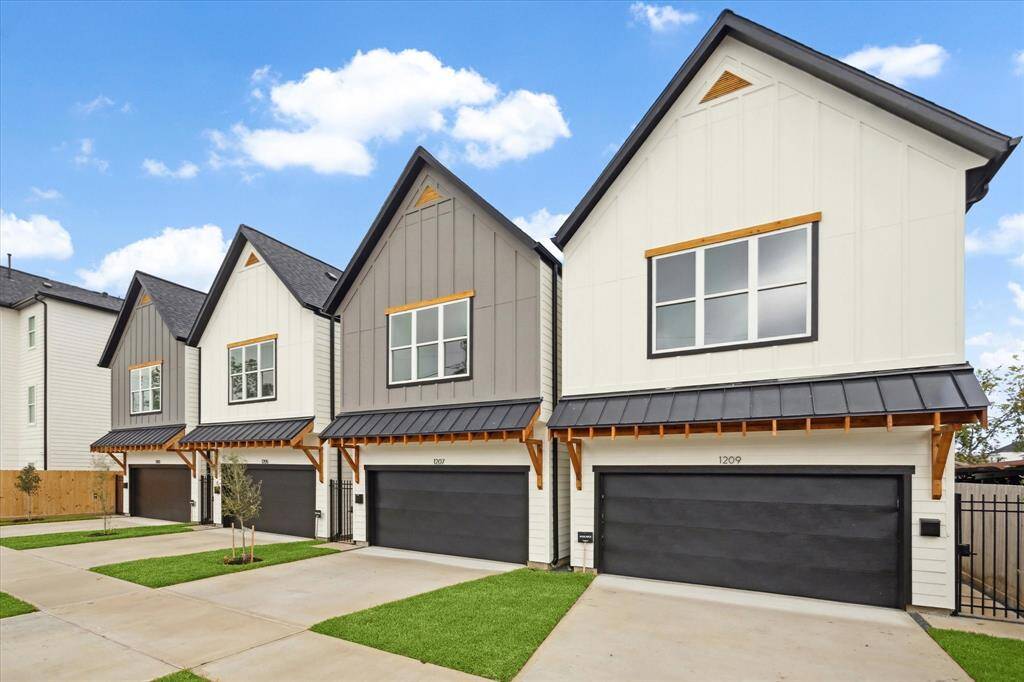 Alternate view of the 2-story floor plan at Villas at Ryon. These four homes feature a spacious design with 3 bedrooms and 2.5 baths. Enjoy first-floor living areas and an impressive 19' x 8' flex space, perfect for additional living, office, or recreation options.