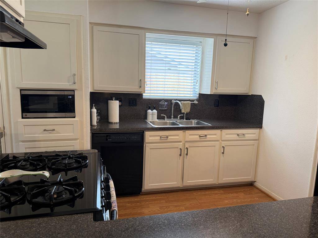 Kitchen sink area