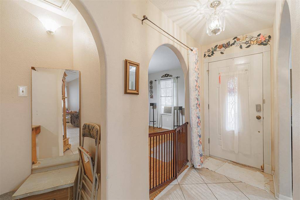 Tiled entry leads to the formal dining room.
