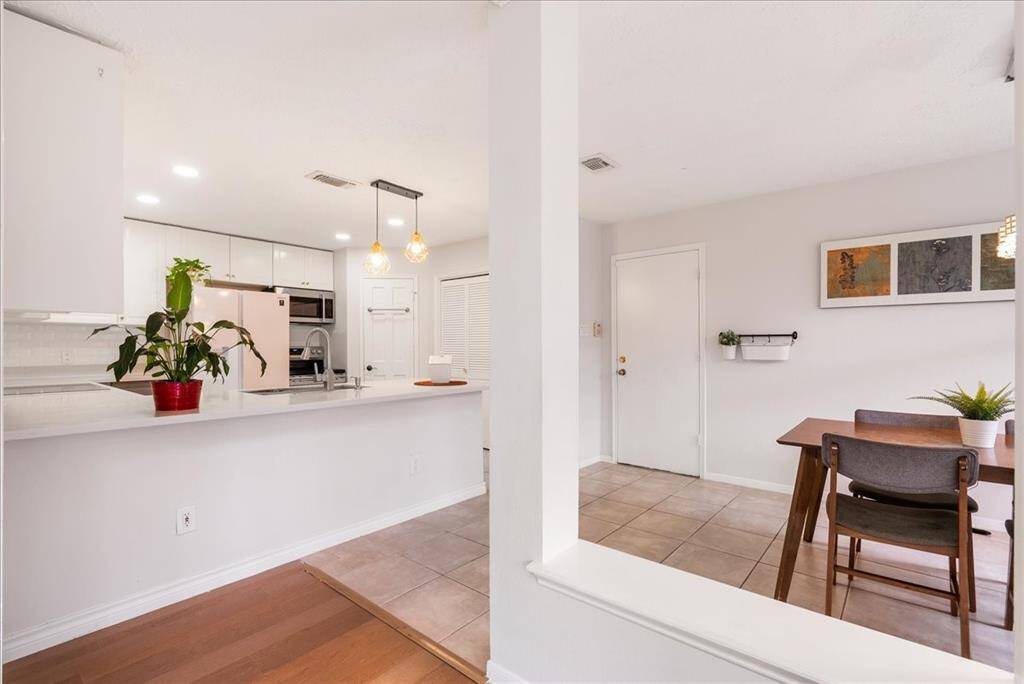 The kitchen and dining room have a delightful open concept, making it easy to enjoy meals with loved ones!