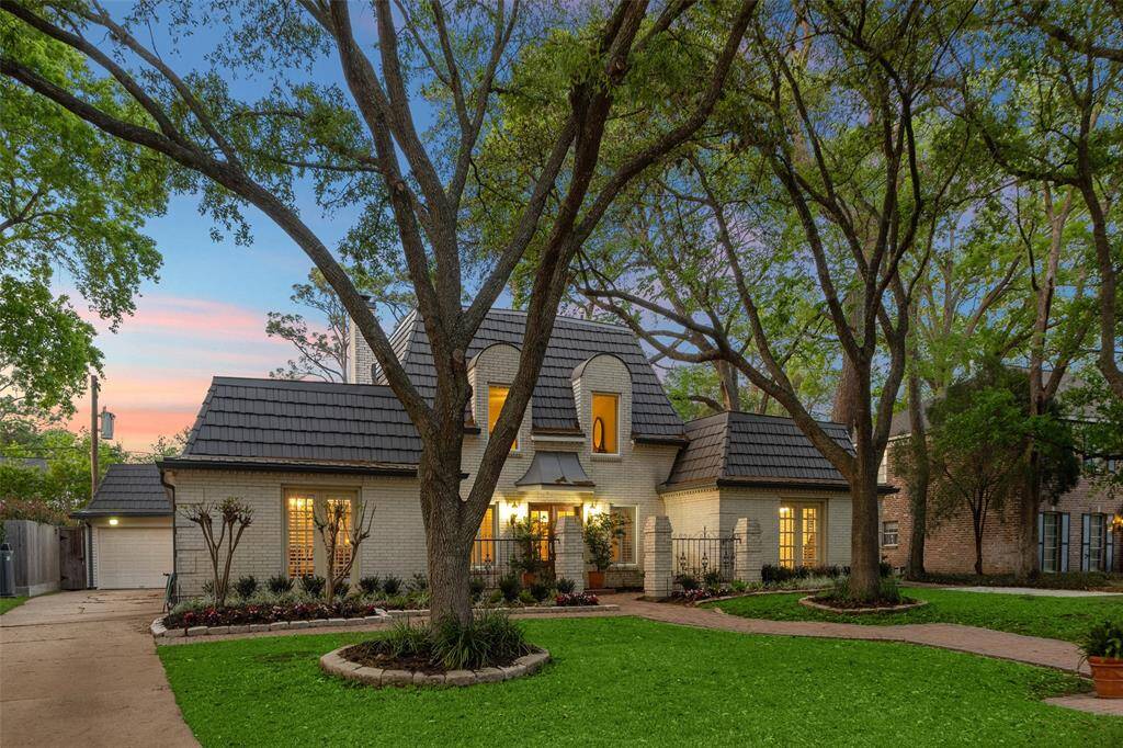 This remarkable property has the hallmarks of French Colonial Architecture with pleasing symmetrical design, French style roof, and courtyard garden. The aluminum roof is both durable and long lasting.