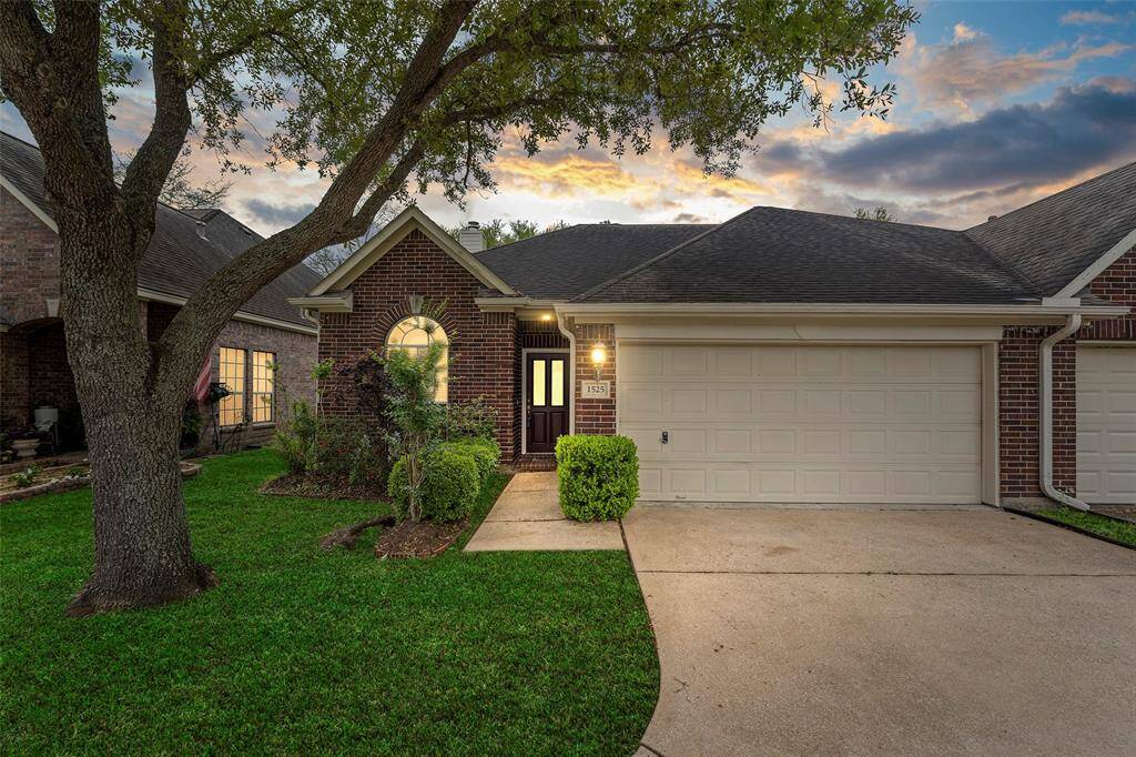 Beautiful front elevation of 1525 Sunmeadow Blvd. NO HOA!!!