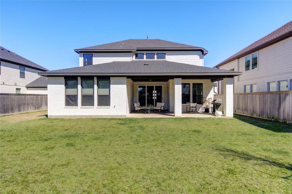 Large Fenced Back yard