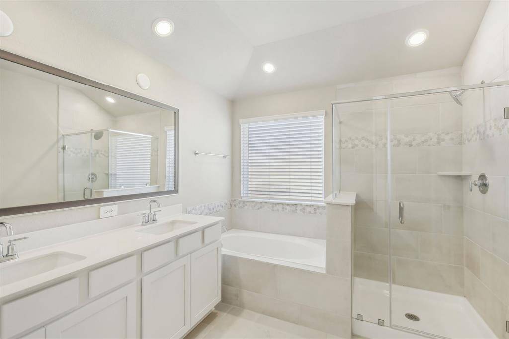 Photo is not of the actual home but is an inspirational photo of builder’s model home and may depict options, furnishings, and/or decorator features that are not included.