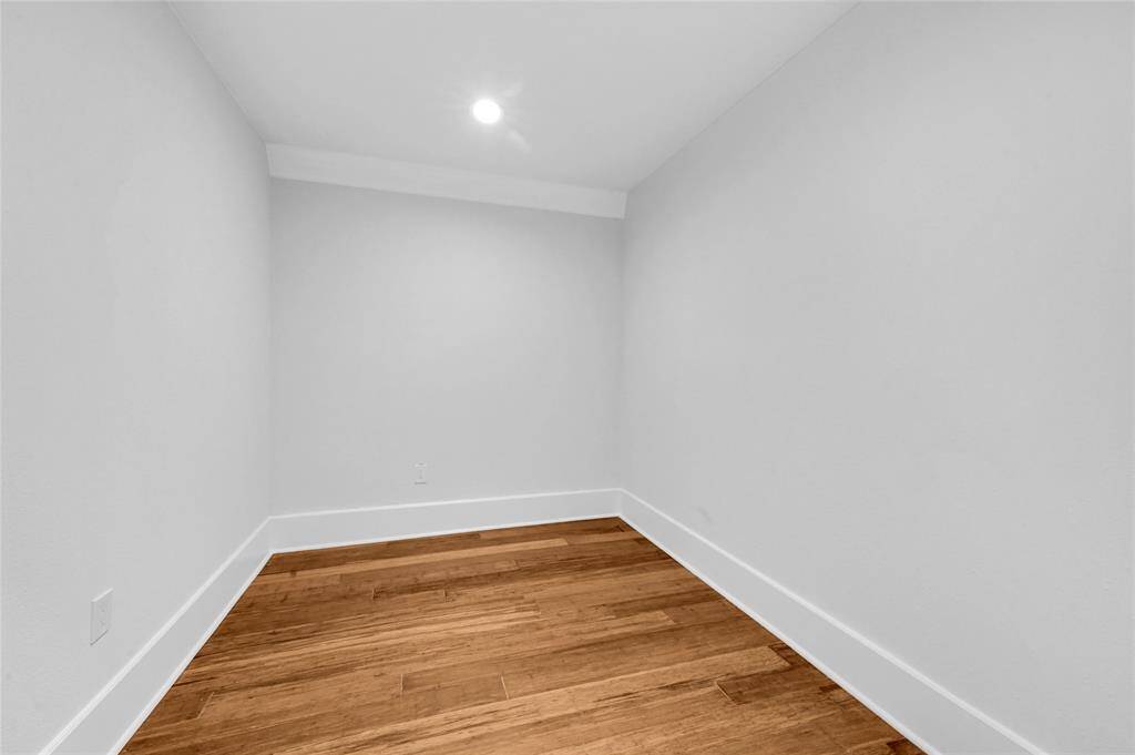 Secondary bedroom, perfect for a home office