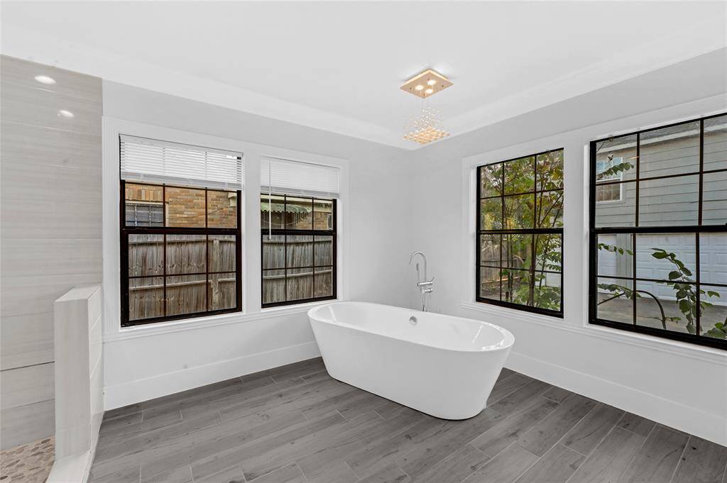 Free Standing tub perfect for relaxing