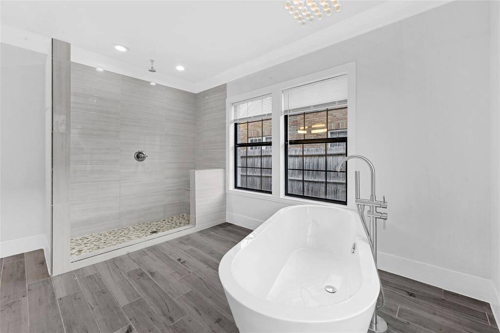 Tub and shower combo in the primary bath