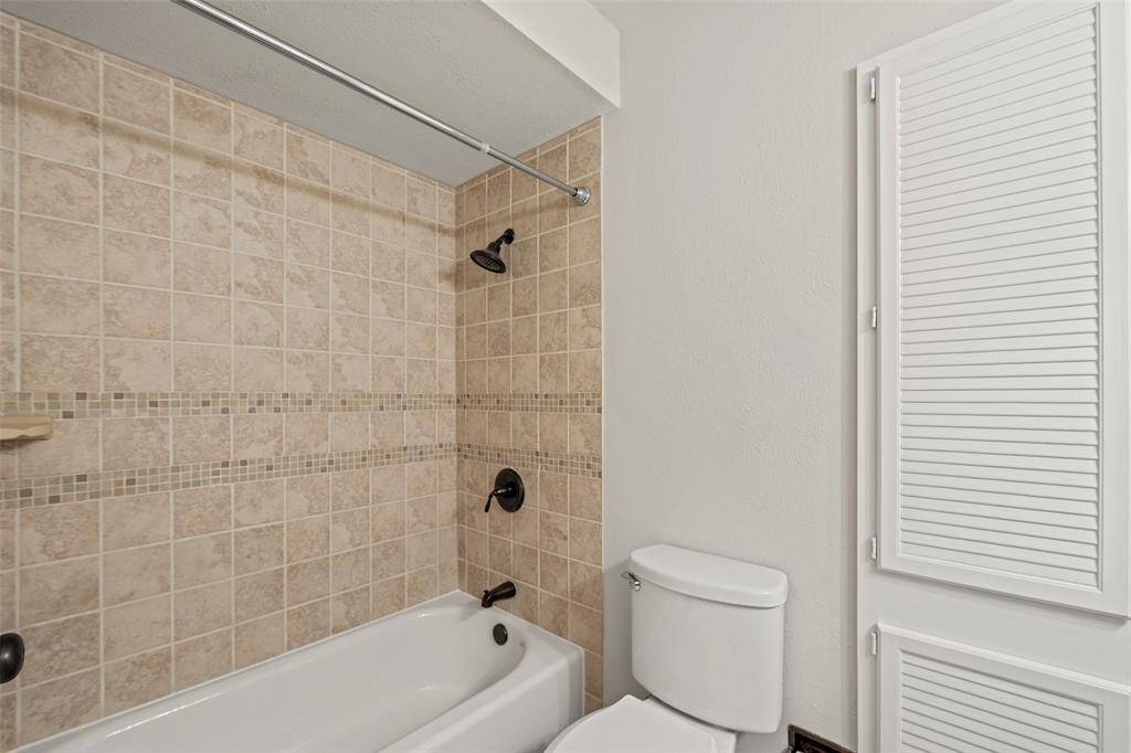 A full sized shower/tub combination with custom tile surround, lets you choose bubbles or steam!