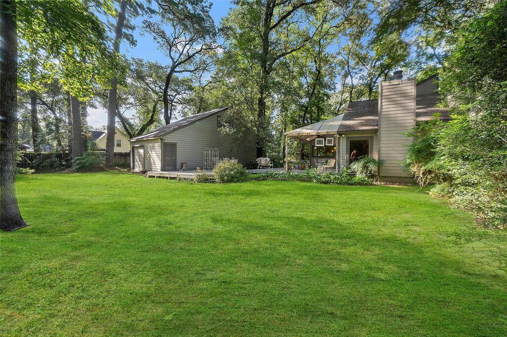 Here is your own little slice of heaven! Mature trees, foliage and greenspaces make this backyard oh so dreamy!
