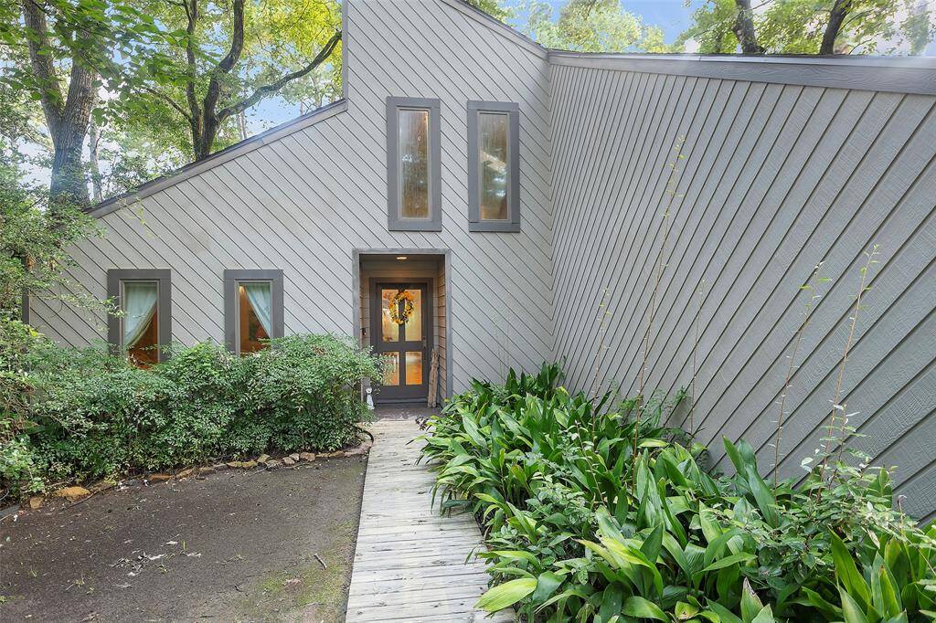This contemporary style home sits on an acre of land with great foliage and mature trees! A charming wood pathway leads to this amazing home!